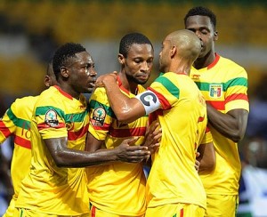 can2012-mali-botwana-seydou-felicitation